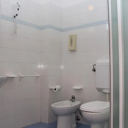 Nautic Hotel 2*